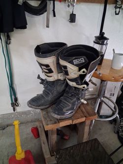 Uses gaerne gx1 boots