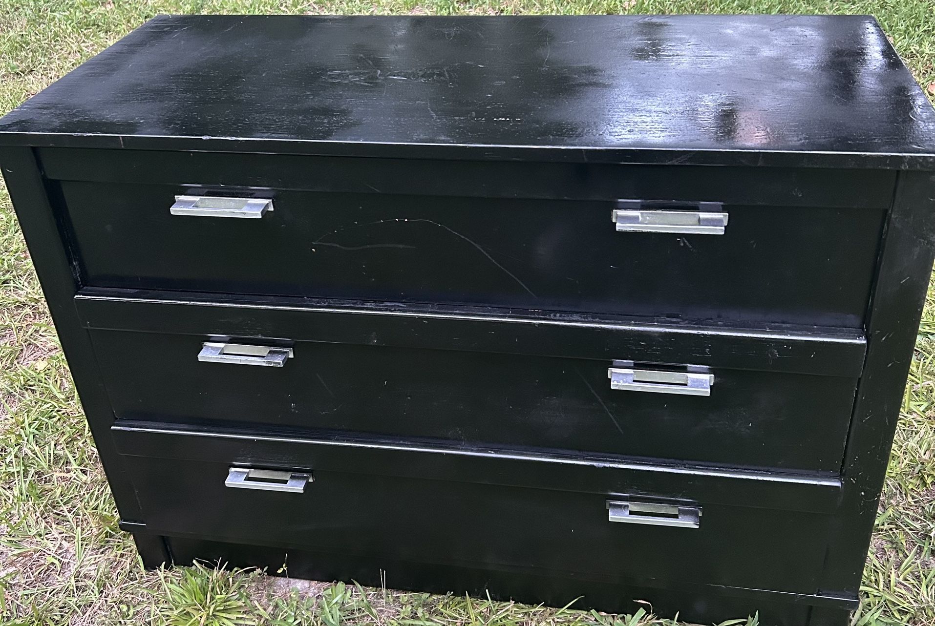 Black dresser Set With A Nightstand