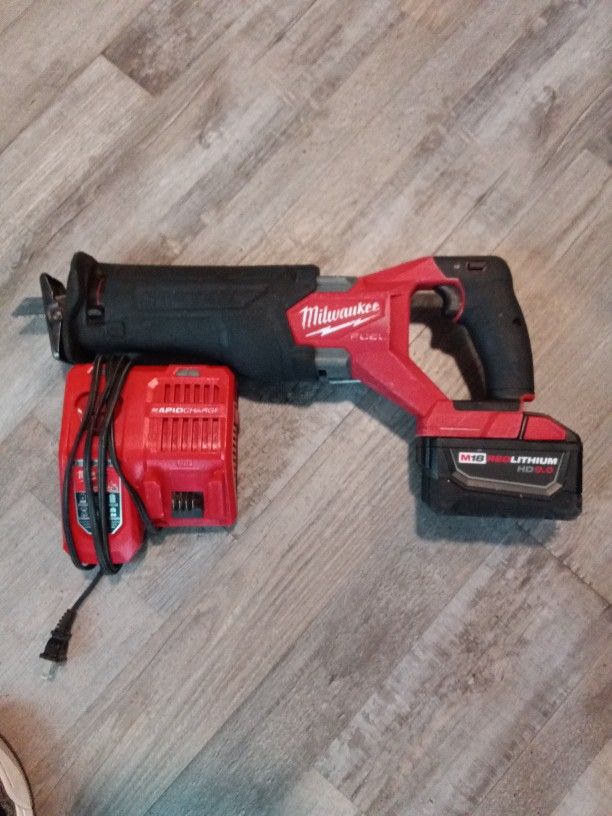 Milwaukee Sawzall With M18 Hd 9.0 Battery And Rapid 2in1 Charger
