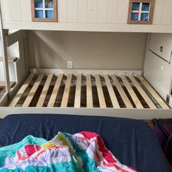 Bunk bed 