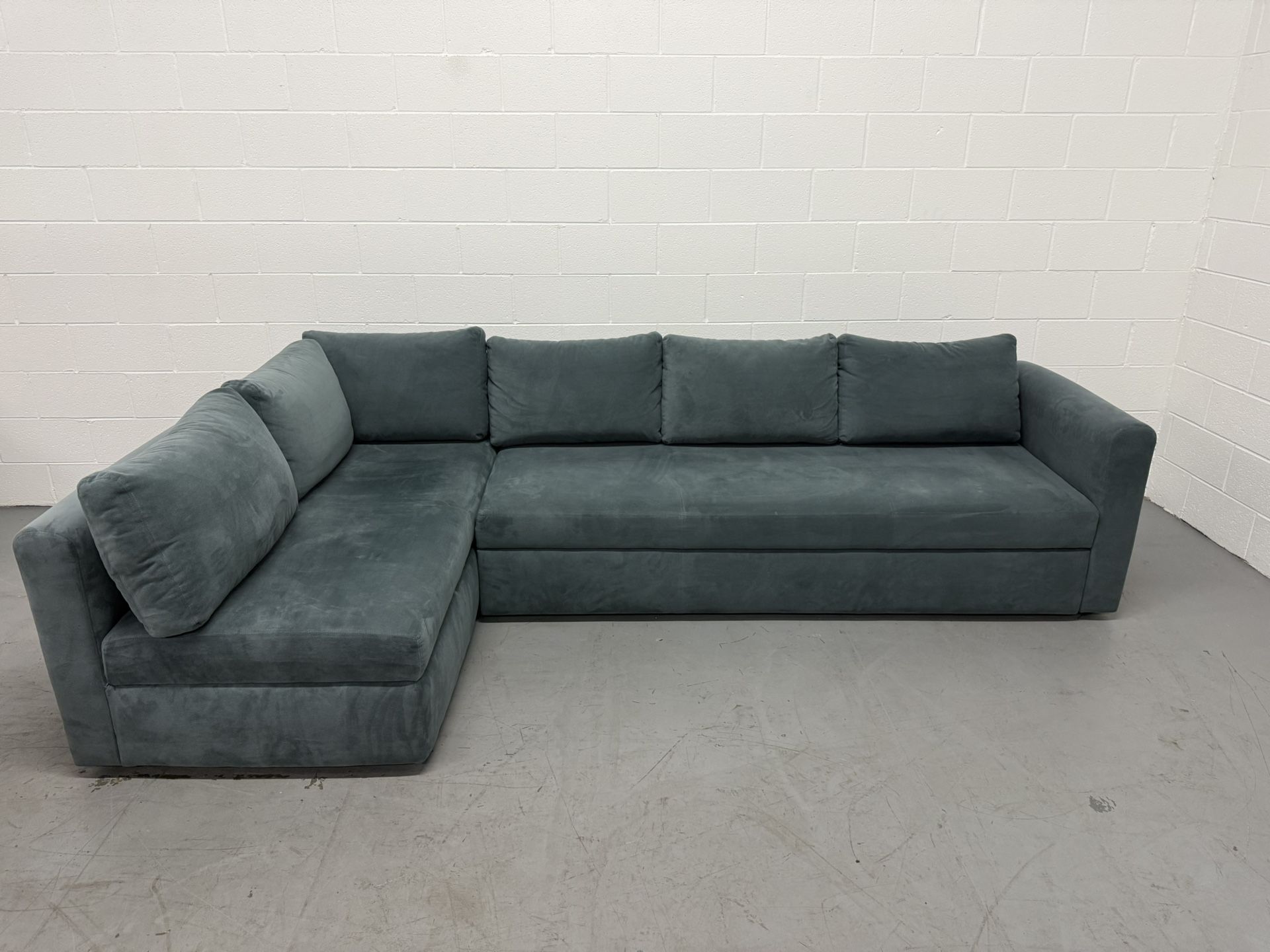 Great Condition Room & Board Pop-Up Platform Queen Sleeper w/ Left-Arm Storage Chaise-Delivery Available