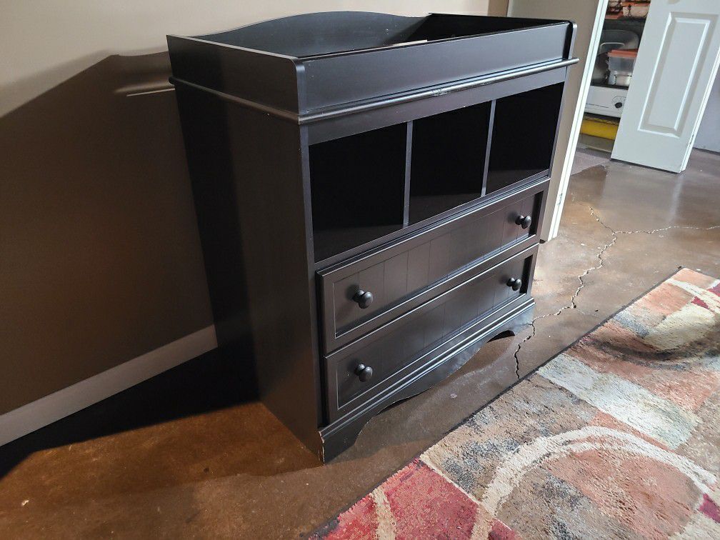 Southshore changing table/dresser