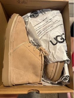 Big kids Uggs size 5