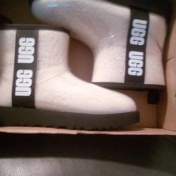UGG BOOTS SIZE 5 