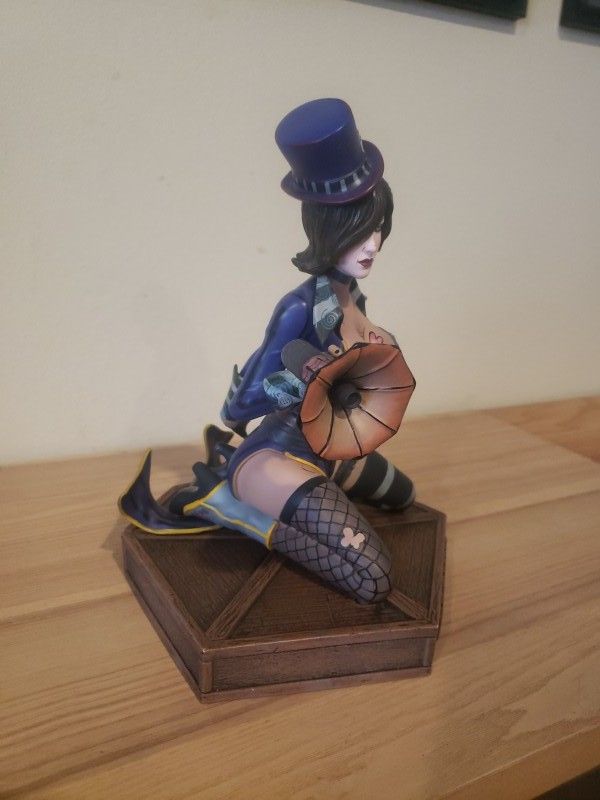 Mad Moxxi 1/4 Scale Statue Borderlands 2 for Sale in Bloomington, CA -  OfferUp