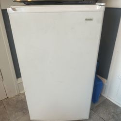 Kenmore Mini Fridge/freezer 