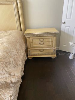 PULASKI BELLISSIMO HORCHOW NEIMAN MARCUS BEDROOM SET