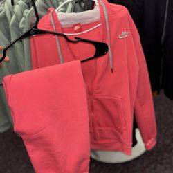 Small Women’s Nike Sweatsuit