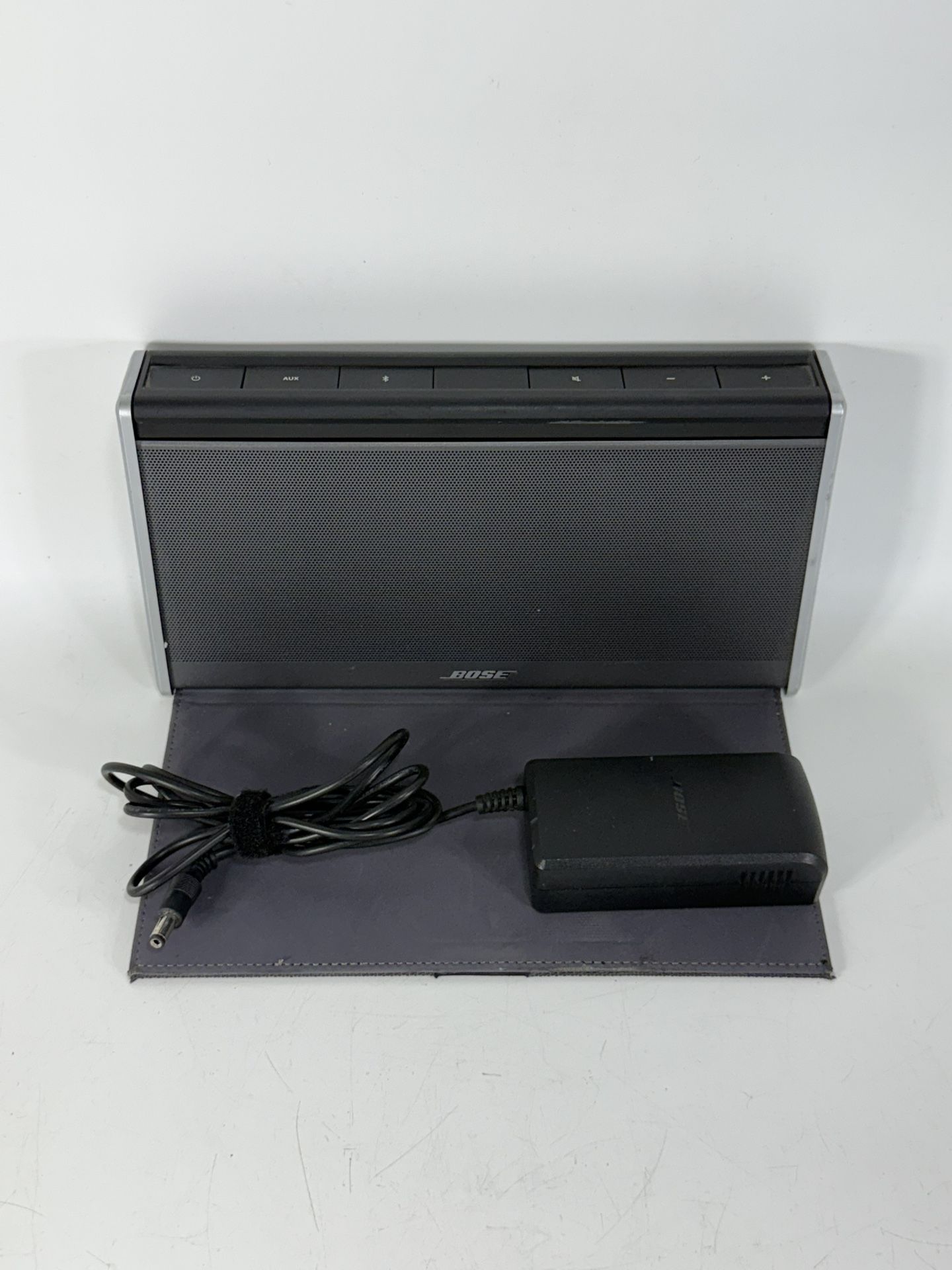 Bose SoundLink 404600 Black Wireless Portable Bluetooth Speaker with Charger