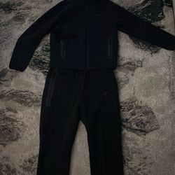 Full Black Nike Tech (Pants And Hoodie)