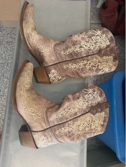 Cowboy boots size 6