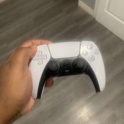 PlayStation 5 controller