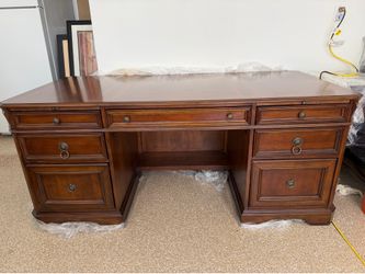 Hooker Furniture Executive Desk 72”
