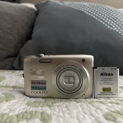 Nikon Coolpix S3100 14.0MP Digital Camera - Silver