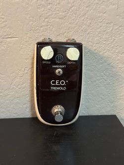 Danelectro Billionaire CEO Tremolo Guitar Pedal
