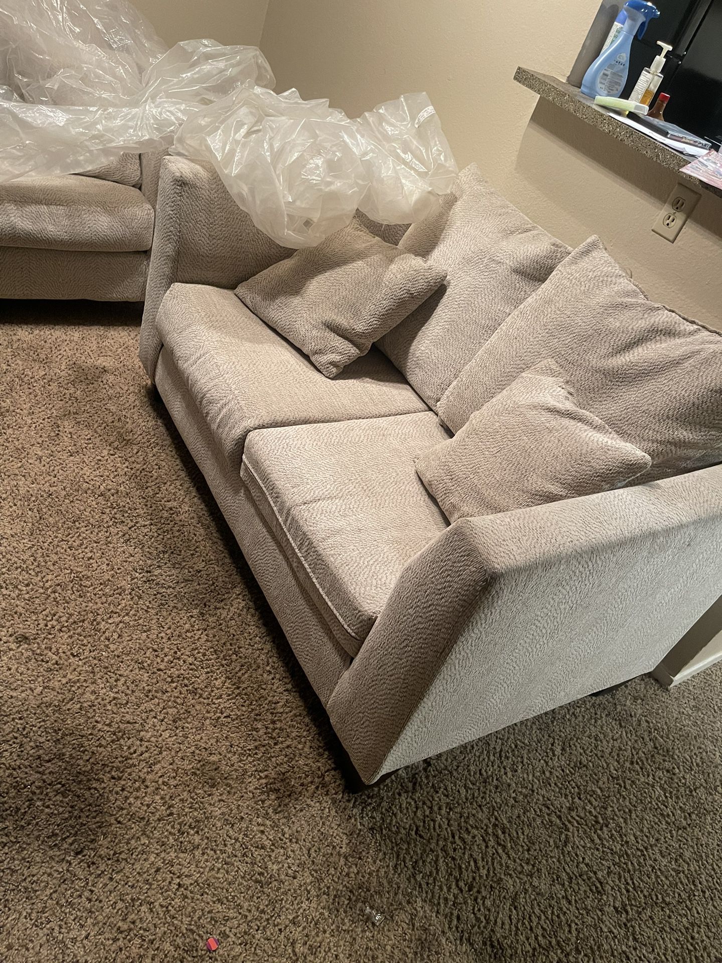 2 Couches Brand New 