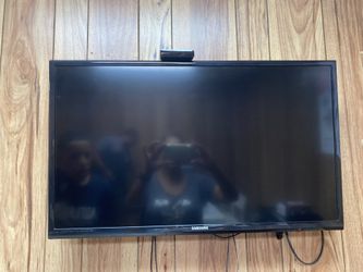 Samsung TV 32 inches - LIKE NEW. NO REMOTE CONTROL