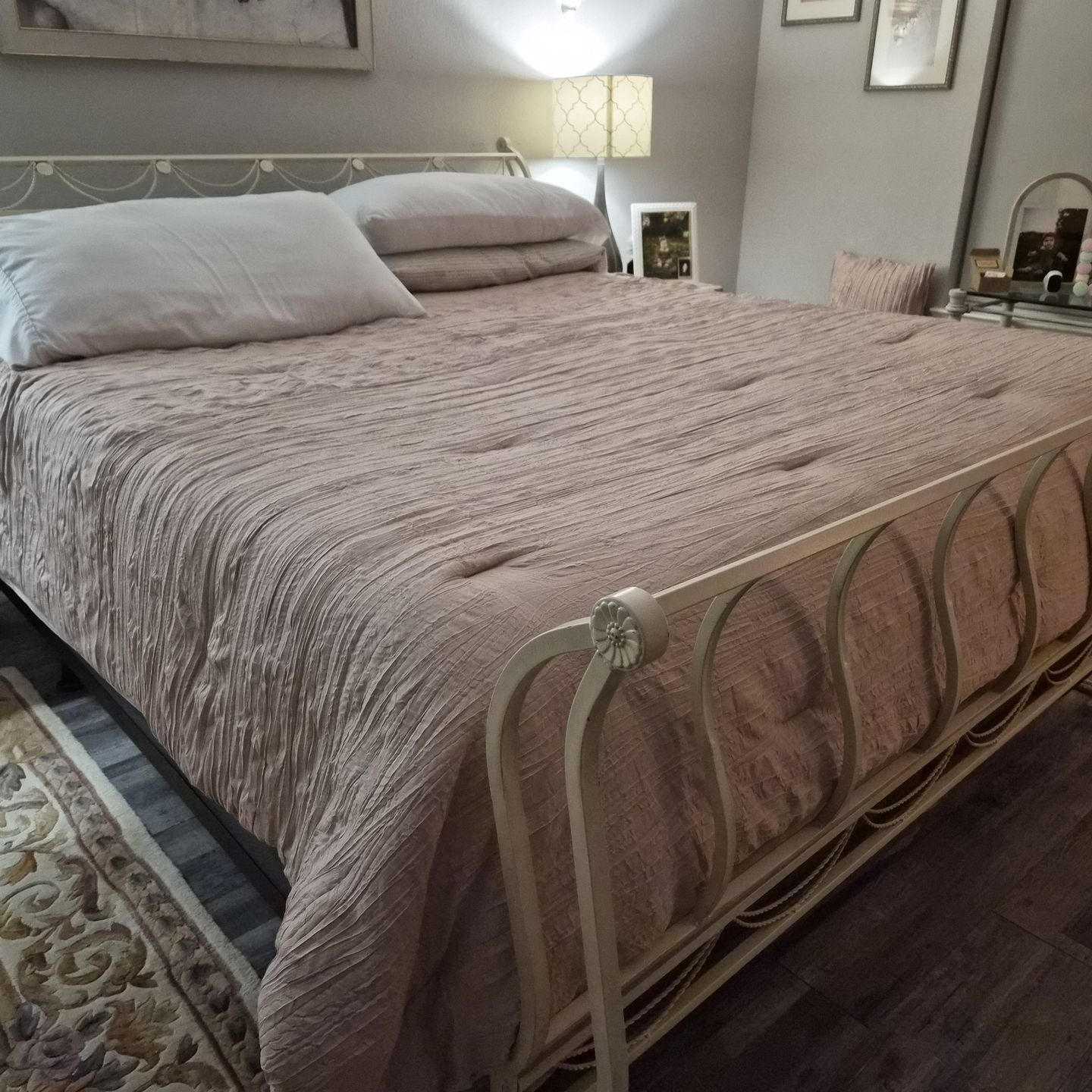 King size Cream Sleigh Bed