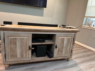 Entertainment center