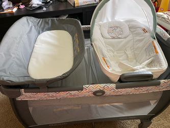 Graco pack n play with bassinet, diaper changing pad and mattress