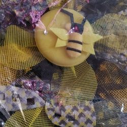 Bee Wreath for Front Door Outside, Artificial Wreaths Sunflower Hanging Wall Decor Bee Honey Decorations Outdoor Home Spring Summer Window Rustic Atta