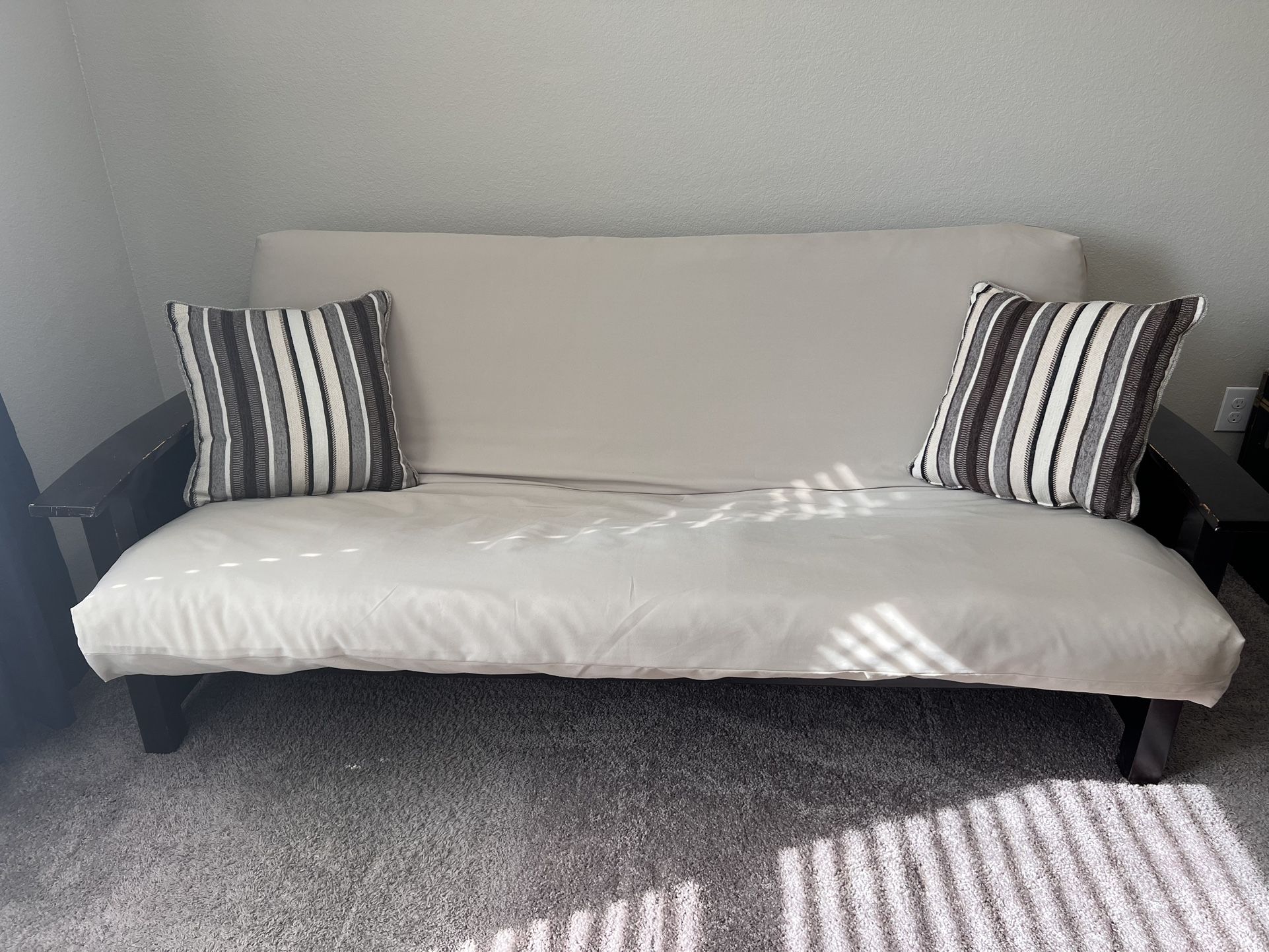 Futon Couch/Cama de Futon