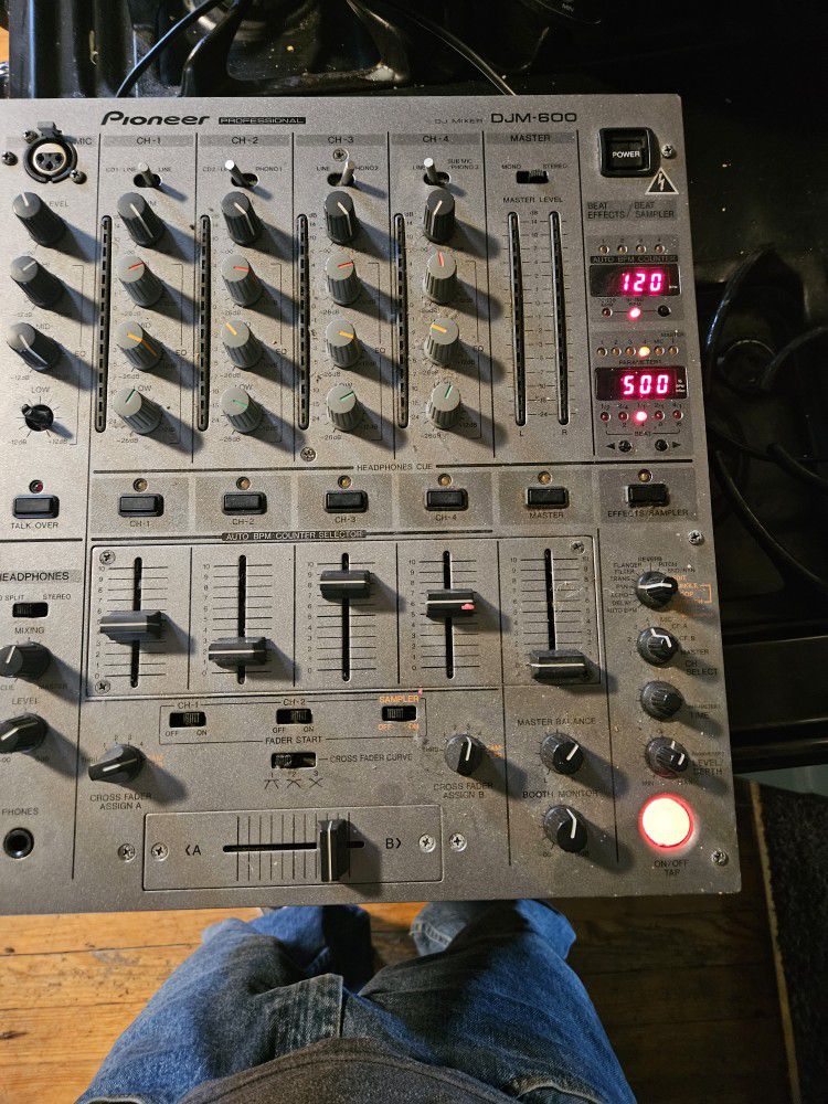 Pioneer DJM-600 Mixer