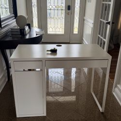 White Desk 