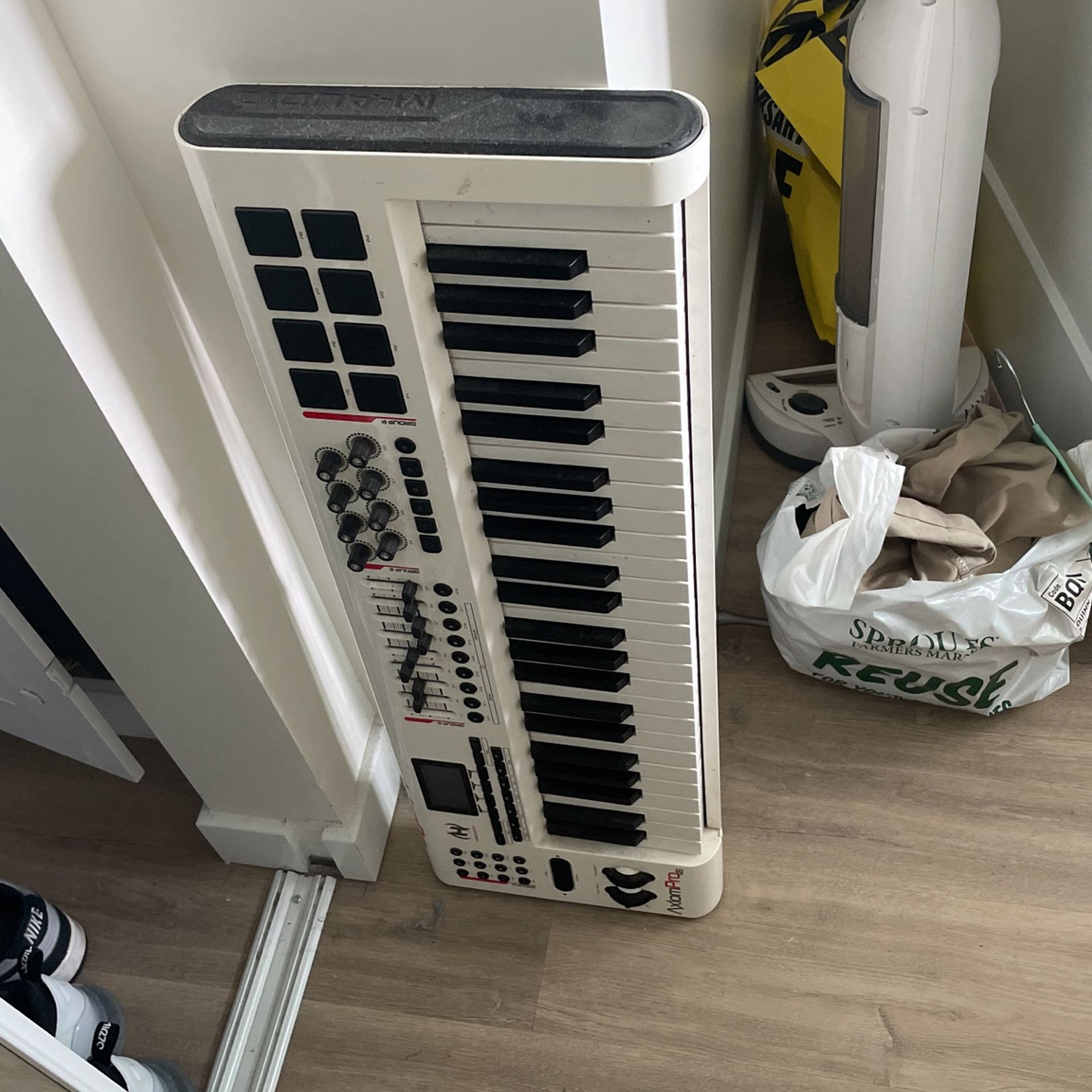 Axiom Pro 49 Midi Keyboard