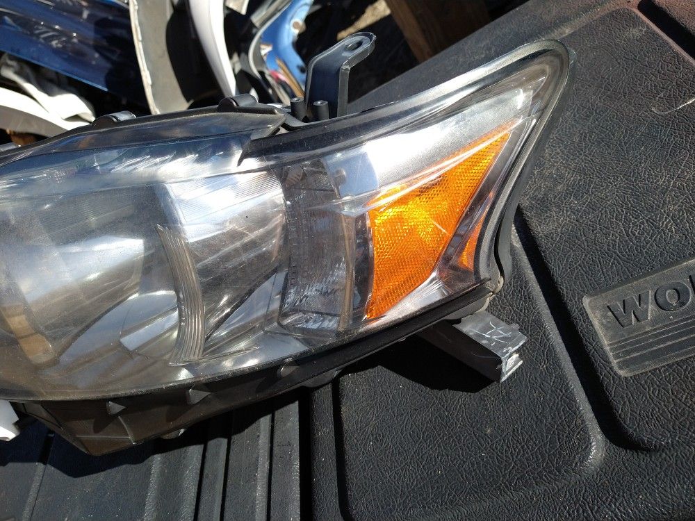 Lexus Headlight $40 Broke Tab Faded Lens