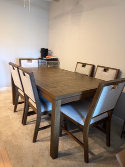 Dining table for 6 with leaf