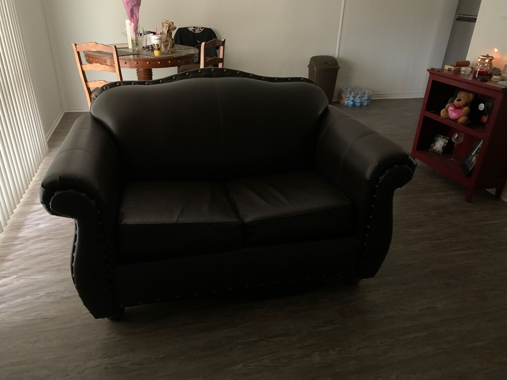 Selling black couch 75-100$