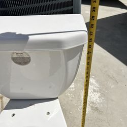 Medium size toilet/ bar sing