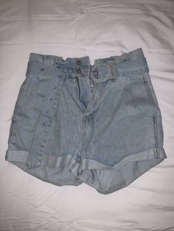 cute denim shorts w/ belt