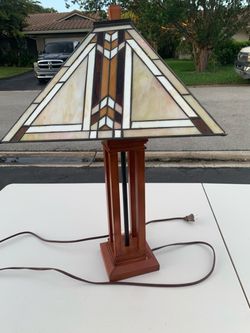 Vintage Stained Glass Table Lamp works pick up in Coral Springs 33071