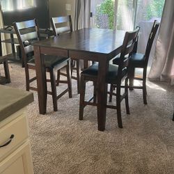 Expandable Dining Table 6 Chairs! 