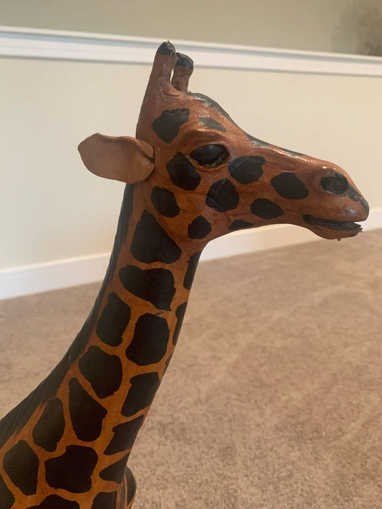 Wood giraffe 26.5 "tall Made out of wood & leather! Must Go!