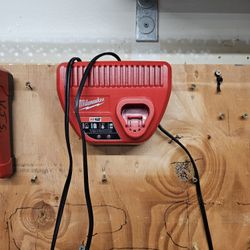 milwaukee m12 charger 