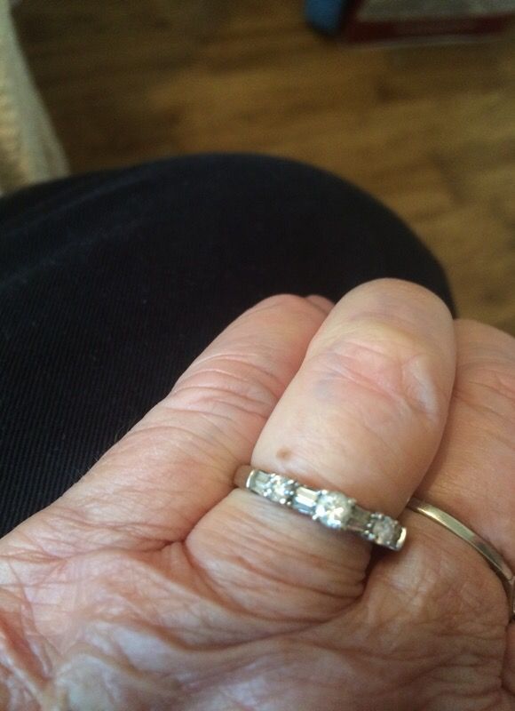 Diamond wedding ring
