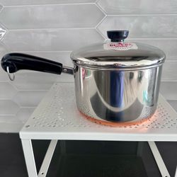 Unused Vintage 1981 3 quart Revere Ware Sauce pan with lid copper bottom w/tag NOS