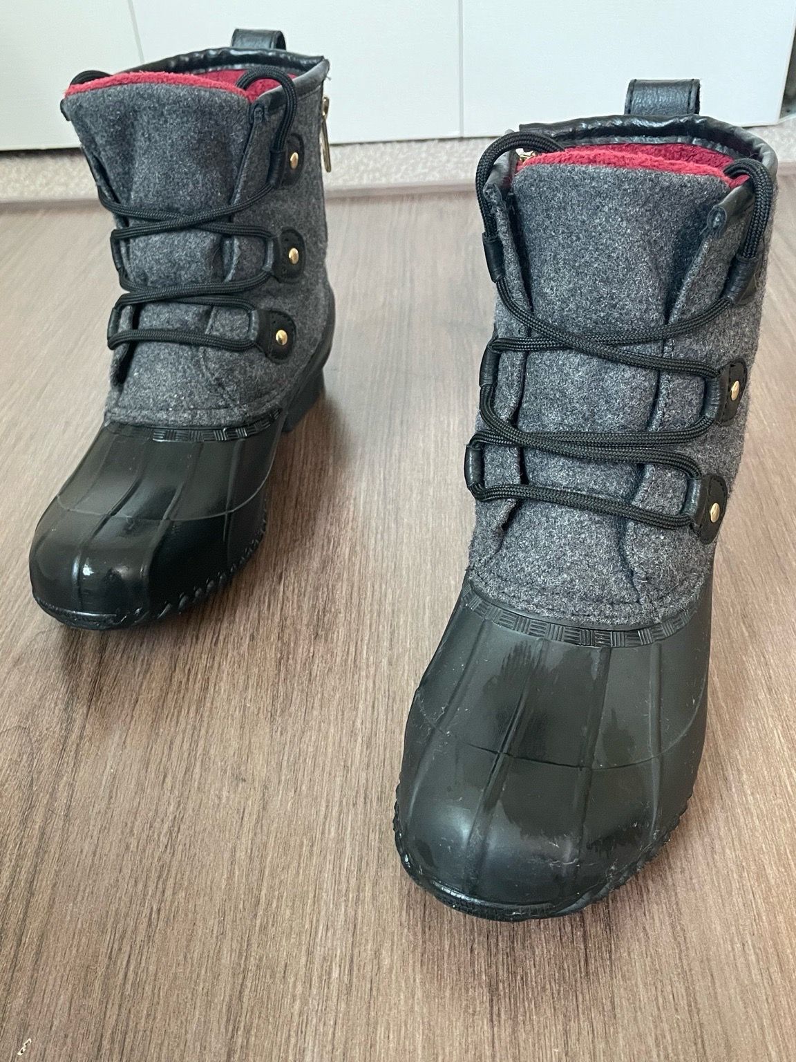 Tommy Hilfiger Women’s Duck Boots Gray/Black Fur Lined Winter Snow Boots Size 8M