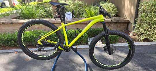 Specialized Medium Fuse 27.5+ bike Fat Tire