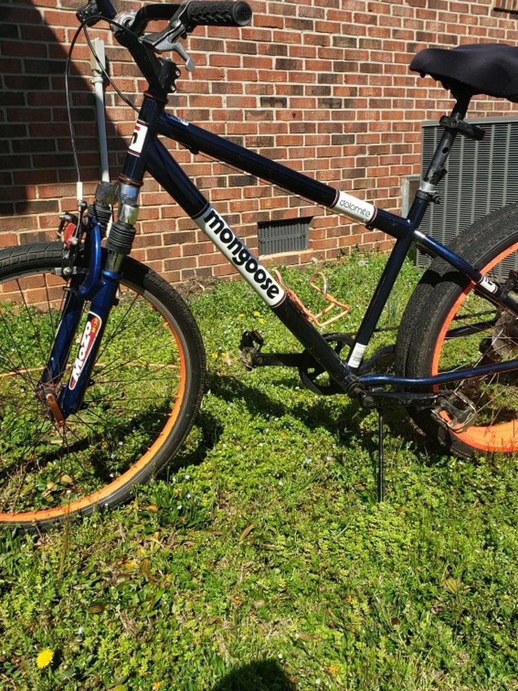 MEN'S MONGOOSE DOLOMITE BIKE NEEDS A TUNE UP!