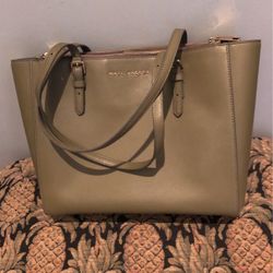 Mark Jacobs Leather https://offerup.co/faYXKzQFnY?$deeplink_path=/redirect/ W/Tag.