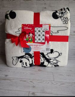 Disney Mickey & Minnie Mouse Christmas blanket 🎄