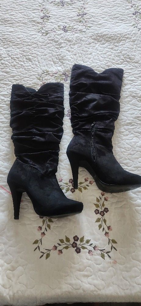 Black Boots Size 5 Or 5.5