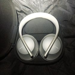 Bose Sound Cancelling Noise 700