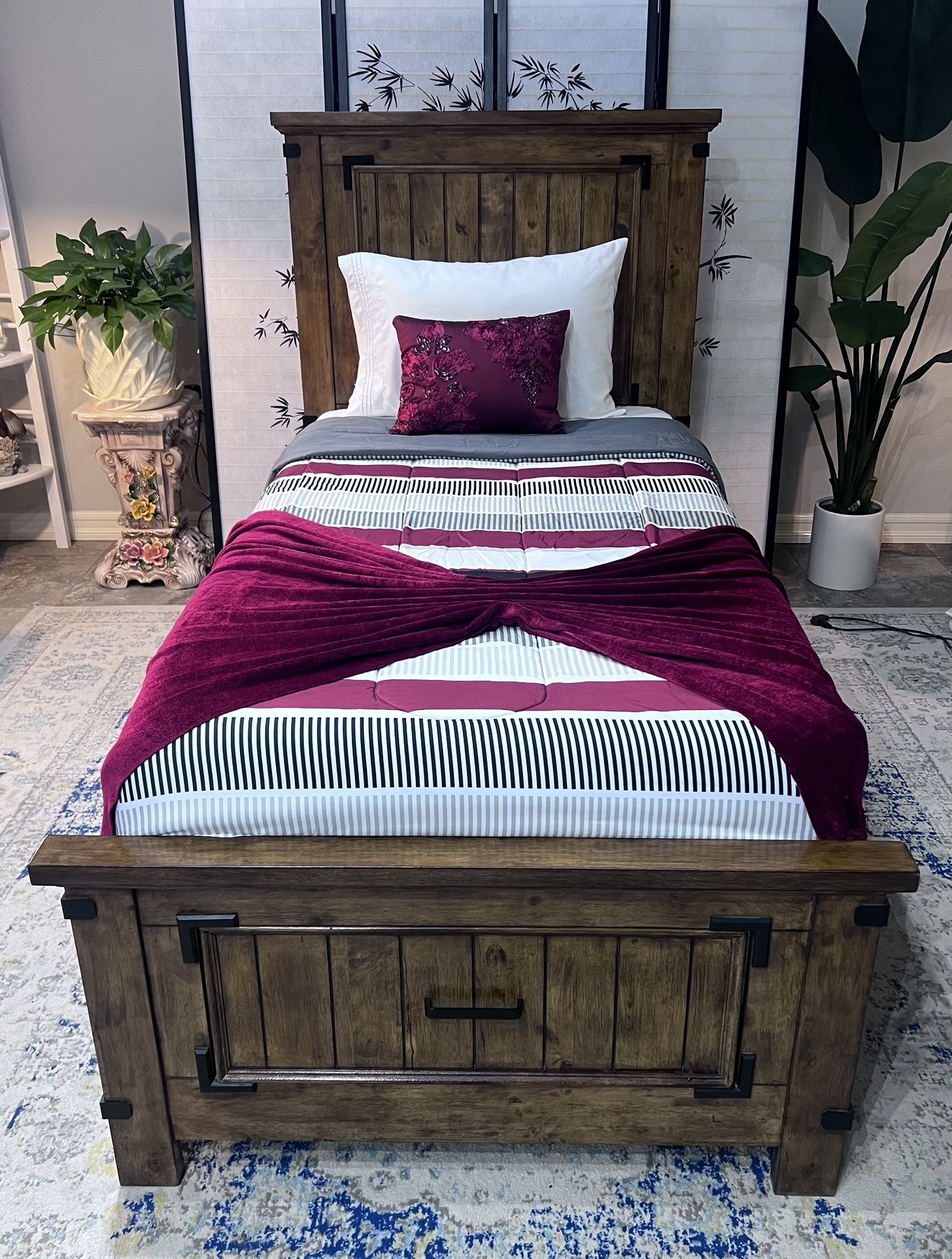 Twin size bed with storage. Very comfortable 10 inch thick memory foam mattress. Hablo español y entrego