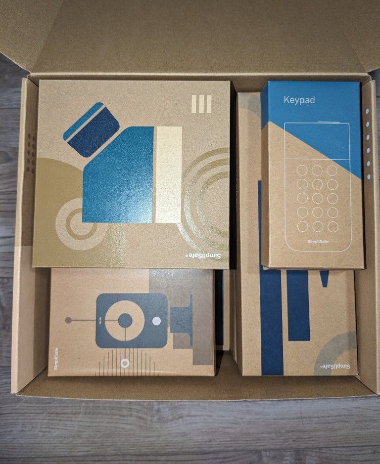 NEW 8 Piece SimpliSafe Home Security System WITH Outdoor Camera