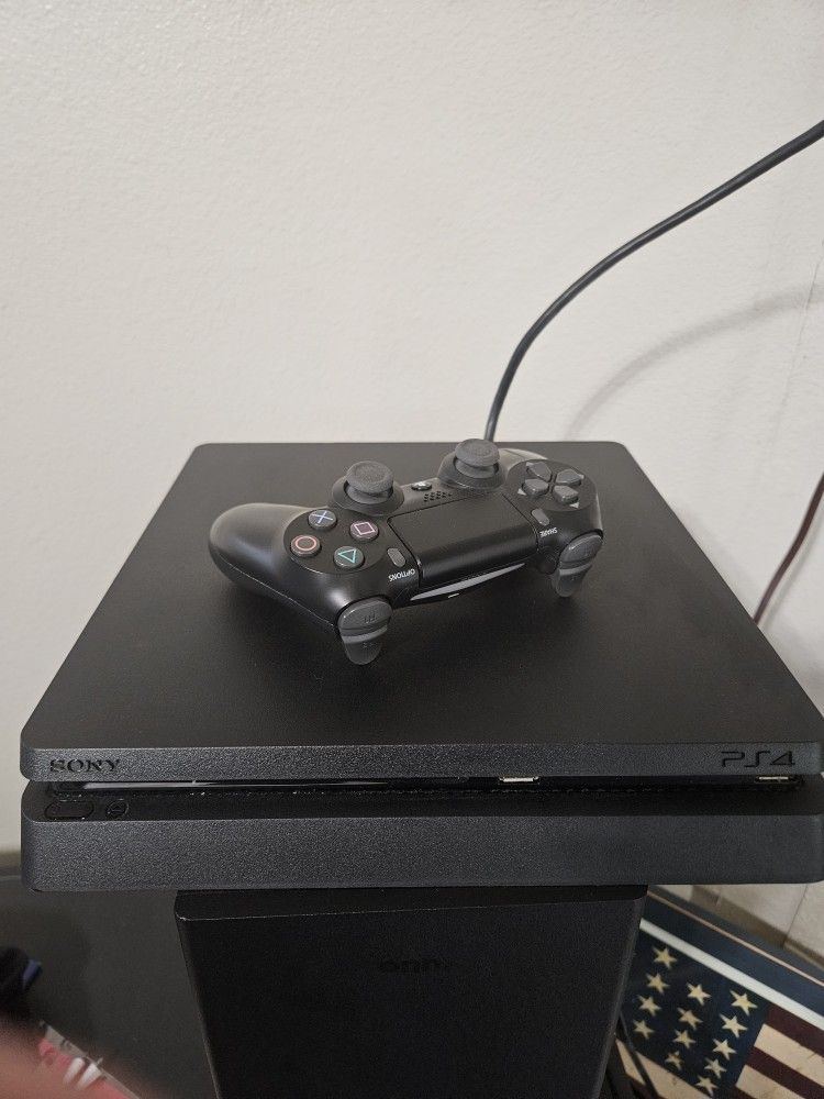 Ps 4 And Controller
